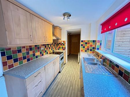 3 bedroom semi-detached house to rent - Photo 3