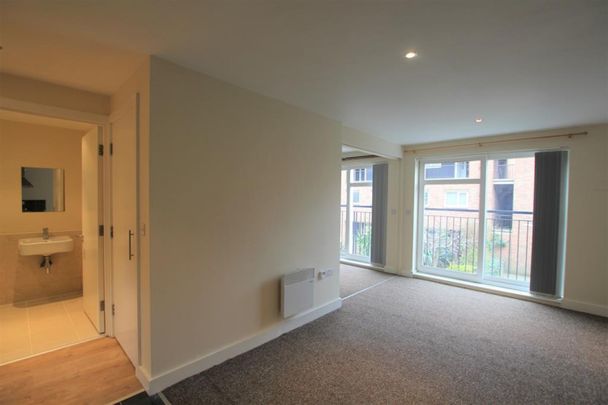 1 bedroom Flat To Let - Photo 1