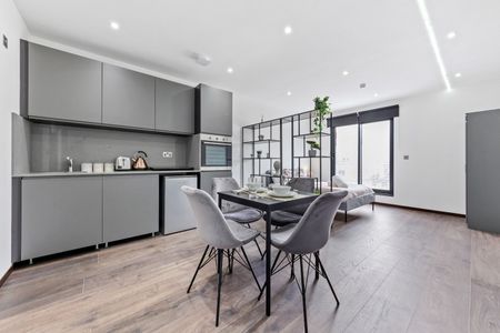 Studio Flat, Woodstock Road, NW11 - Photo 2