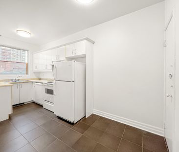1540 Av. Summerhill #307 - Photo 2