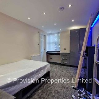 4 Bedroom Flats in Woodhouse - Photo 1