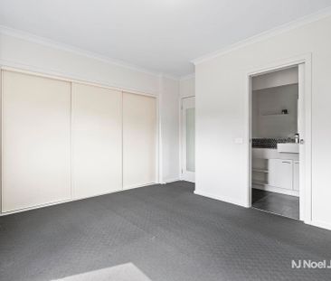 4 Lithgow Way, MOOROOLBARK - Photo 4