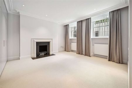 An impressive brand newly refurbished duplex apartment offering high ceilings with private entrance. - Photo 3