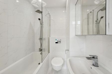 2 bedroom flat in London - Photo 5