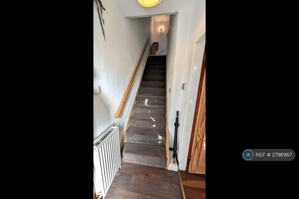 4 bedroom semi-detached house to rent - Photo 1