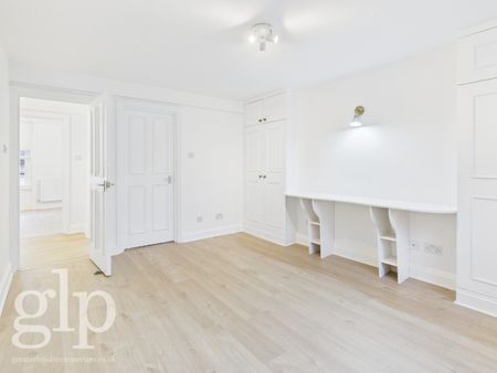 2 Bedroom Flat, Old Compton Street, London, Greater London, Soho, W1D - Photo 4