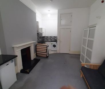 Studio Flat, Pimlico, SW1V - Photo 1