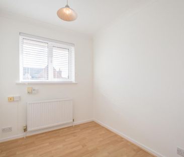 4 bedroom semi-detached house to rent - Photo 5