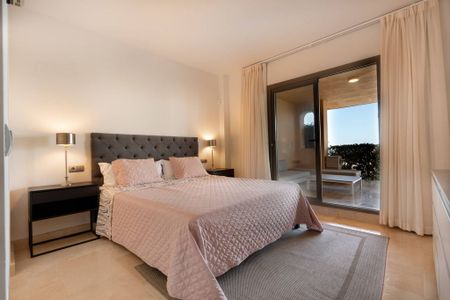 Luxury Apartment for rent in Benahavís, Andalusia - Photo 2