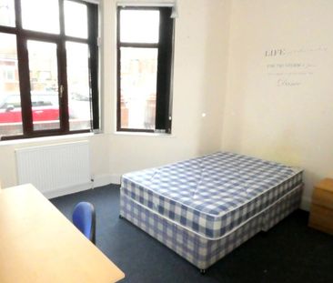 4 bedroom semi-detached house to rent - Photo 5