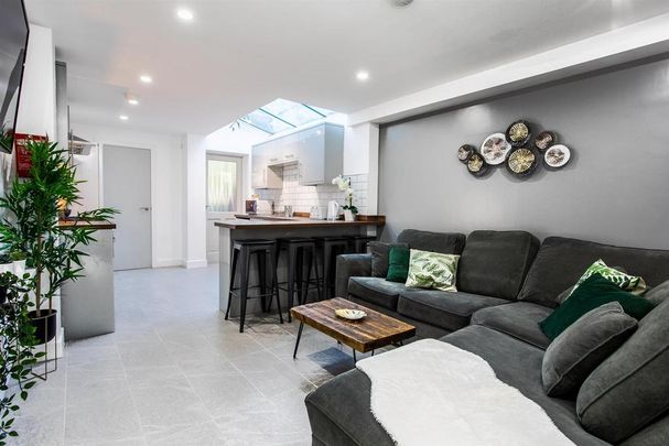 1 bedroom in a house share to rent - Photo 1