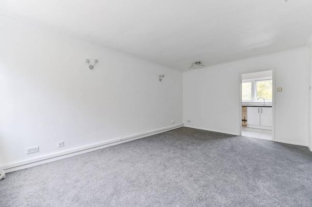 3 bedroom flat to rent - Photo 1