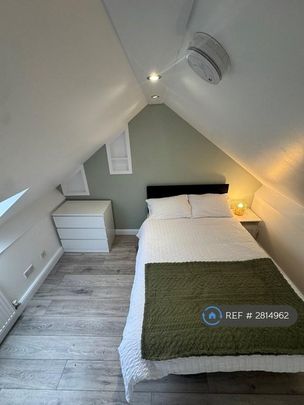 1 bedroom in a house share to rent - Photo 1