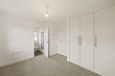 3 bedroom semi-detached house to rent - Photo 2