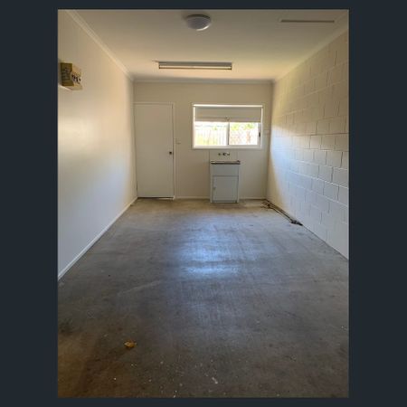 Tidy 2 Bedroom Unit - Close to Town - Photo 4