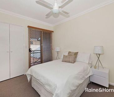 Fully Furnished Townhouse - Perfect for University - Photo 4