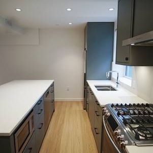 High End 2 Bed & 2 Bath just off Fraser St - Rarely Available - Photo 1