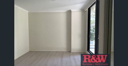 Renovated 2-Bedroom Apartment in Sought-After Location - Photo 2