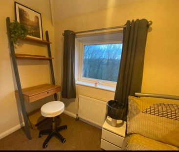 Room in a Shared House, Knepp Close, BN2 - Photo 4