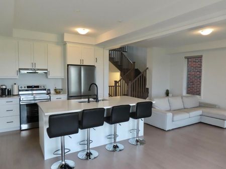 For Lease - 50 Yorkshire Drive, Barrie, Ontario - Photo 5