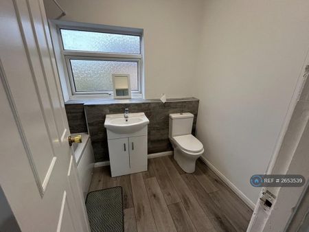 3 bedroom terraced house to rent - Photo 3