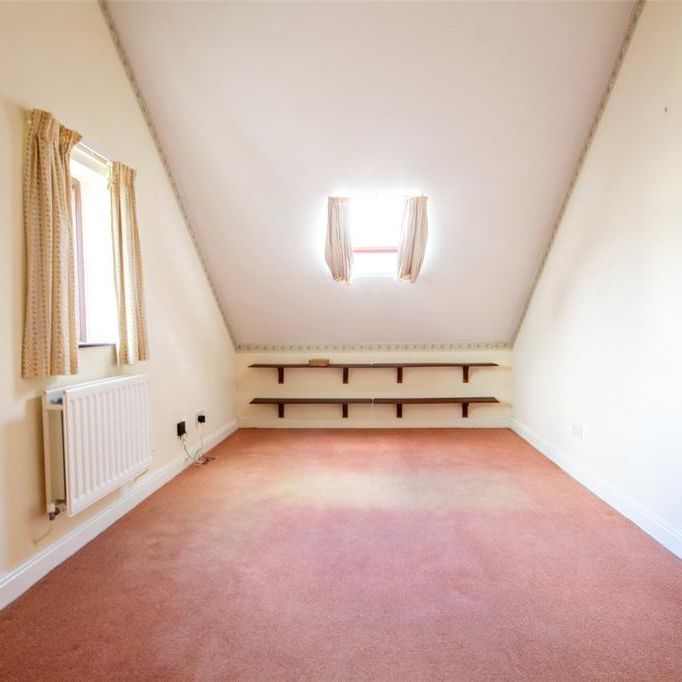 4 bedroom semi-detached house to rent - Photo 1