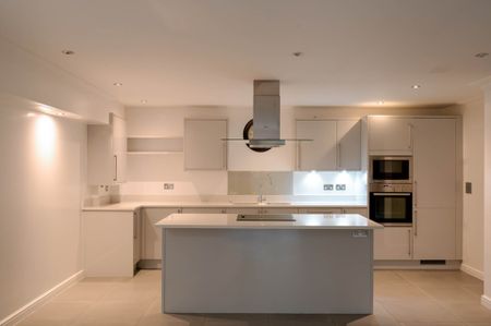 Le Marchant, Townsend Gate, Berkhamsted. - Photo 2