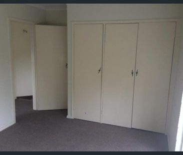 FRONT TWO LEVEL TOWNHOUSE - Photo 4