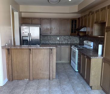 For Lease - 316 Mountainash Road, Brampton, Ontario - Photo 3