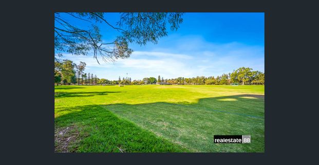 PRIME LOCATION! - Photo 1