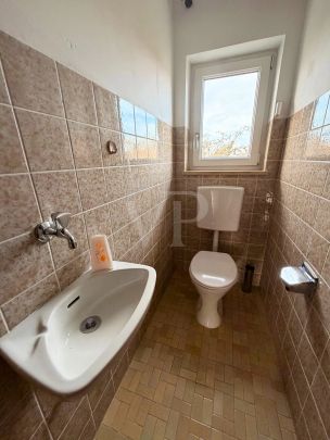 Großzügige 5,5-Zimmer-Etagenwohnung mit Balkon, ca. 120 m², ruhige Lage in Neustadt a. d. Aisch - Photo 1