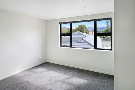 Spacious 2-bedroom with dedicated carpark - Photo 5