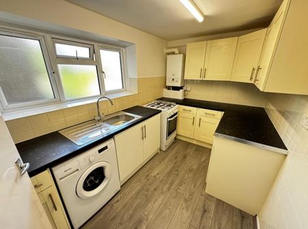 St Edmunds Road, London - Photo 2