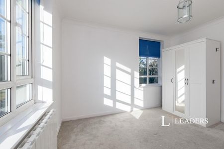 3 bedroom flat to rent - Photo 4