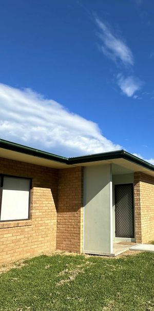 Modern & Low Maintenance - Photo 1