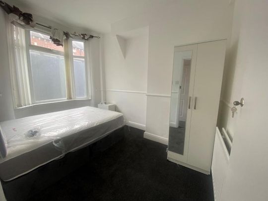 4 bedroom terraced house to rent - Photo 1