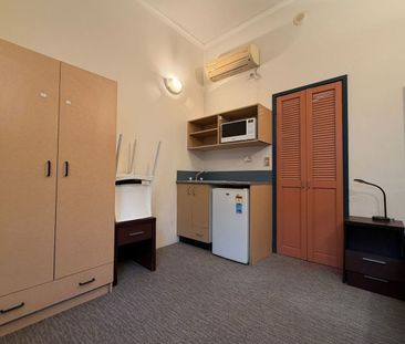 Cozy Studio with split ac minutes away from Broadway & Universities - Photo 2