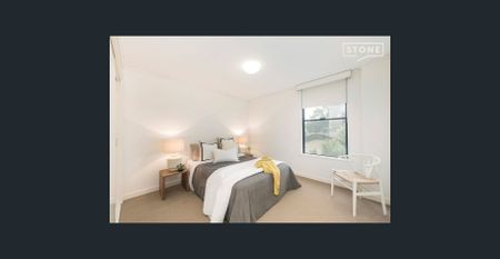 This 3 bedroom apartment offers stunning lake views, opposite the water, with a terrace to enjoy beautiful sunsets. - Photo 3