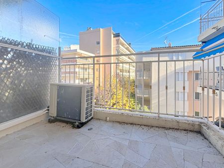 Location Appartement 1 pièce 24m² LE CANNET 06110 - Photo 3