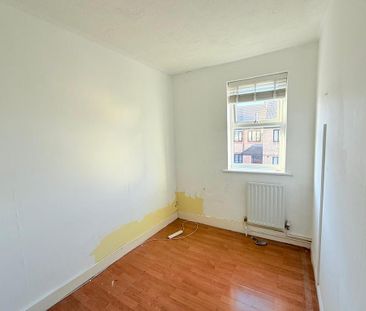 4 bedroom terraced house to rent - Photo 5