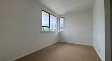 Lovely 3 bedroom Home Mangere East - Photo 3