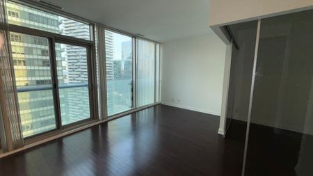 For Lease - 14 York Street Unit# 4012, Toronto, Ontario - Photo 2