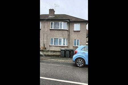 2 Bed Flat, Morena Street, SE6 - Photo 2