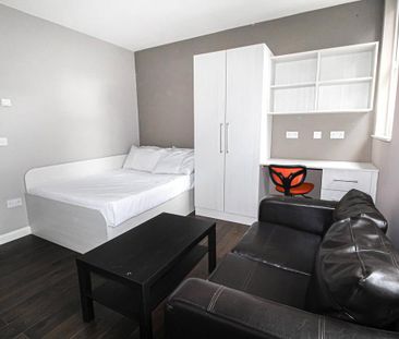 Studio to rent - Photo 2