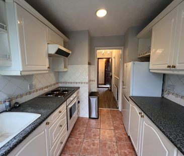 Salesbury Drive, Billericay, CM11 - Photo 5