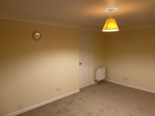 2 Bed Flat, Meadow Place Road, EH12 - Photo 1