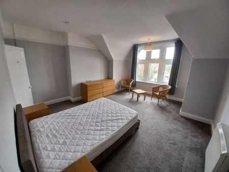 3 bedroom apartment to rent - Photo 4