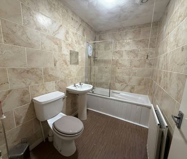 Flat to rent on - Photo 1