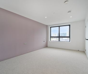 Available from 11/11/2025 - 1 Bed Apartment, Furnished - Photo 3
