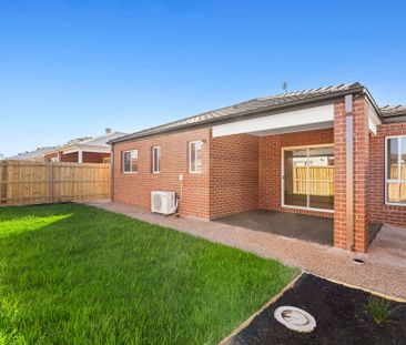 Light Filled - Four Bedroom - Two Bathroom Home - Photo 6